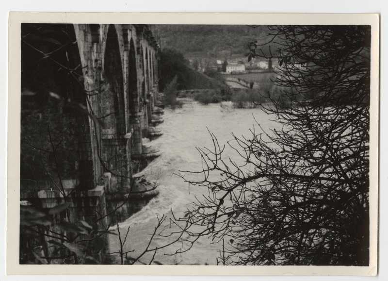 Fiume Isonzo in piena, Gorizia. Opera di sbarramento. Ponte ferroviario